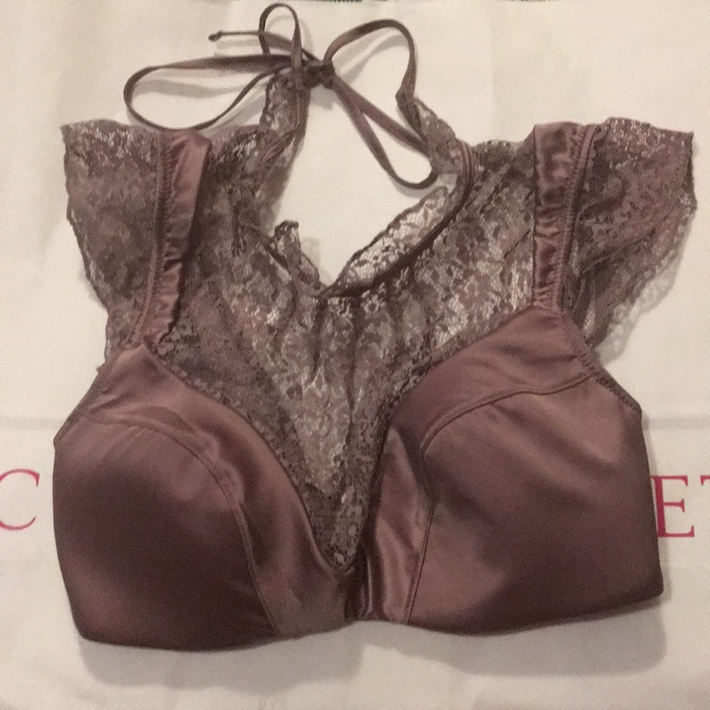 “DREAM ANGLES” Satin Floral Laced Bra